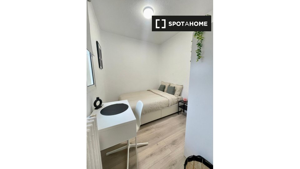 Double room Madrid, 4 beds — photo 15