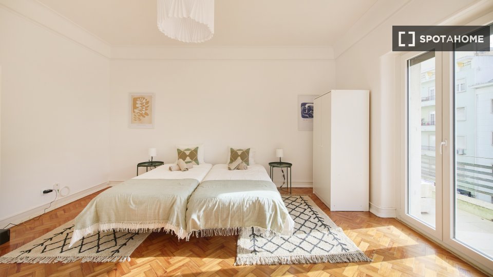 Double room Lisbon, 6 beds — photo 12