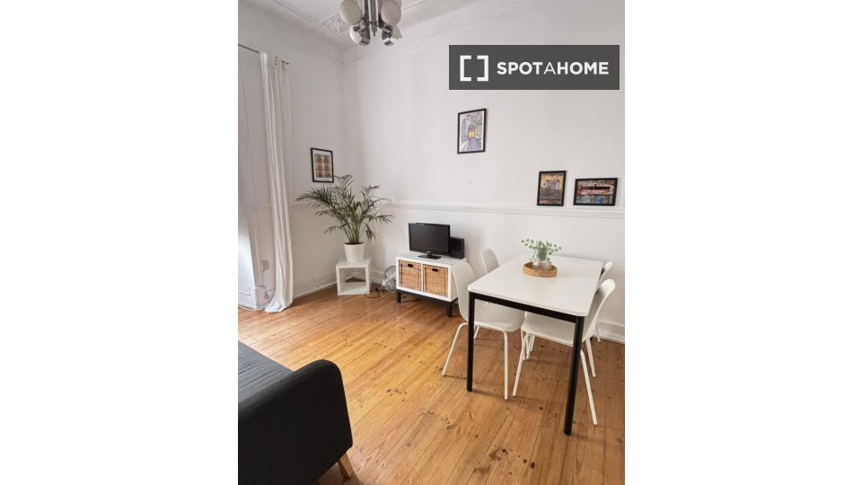 Apartment Lisbon, 2 beds, 75m² — photo 21