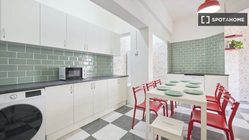 Double room Lisbon, 12 beds — photo 32