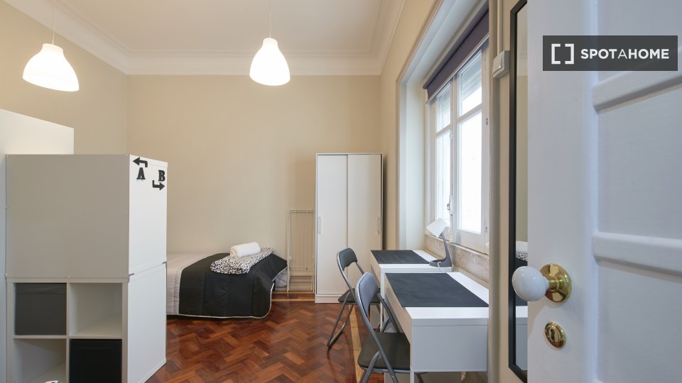 Double room Lisbon, 9 beds — photo 21