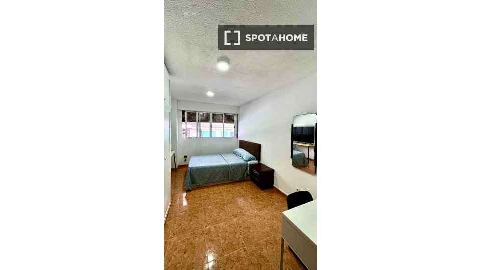 Double room Madrid, 3 beds, 80m² — photo 6