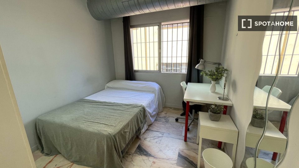 Double room Seville, 17 beds, 410m² — photo 1