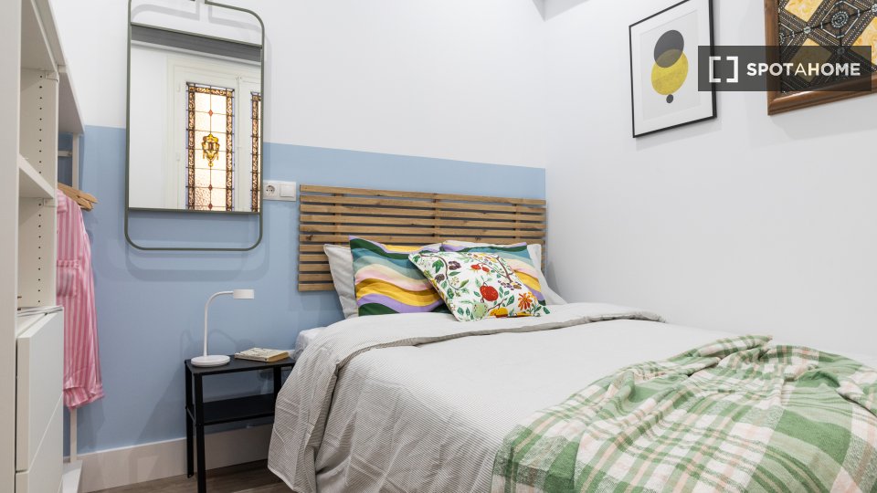 Double room Madrid, 9 beds, 210m² — photo 15