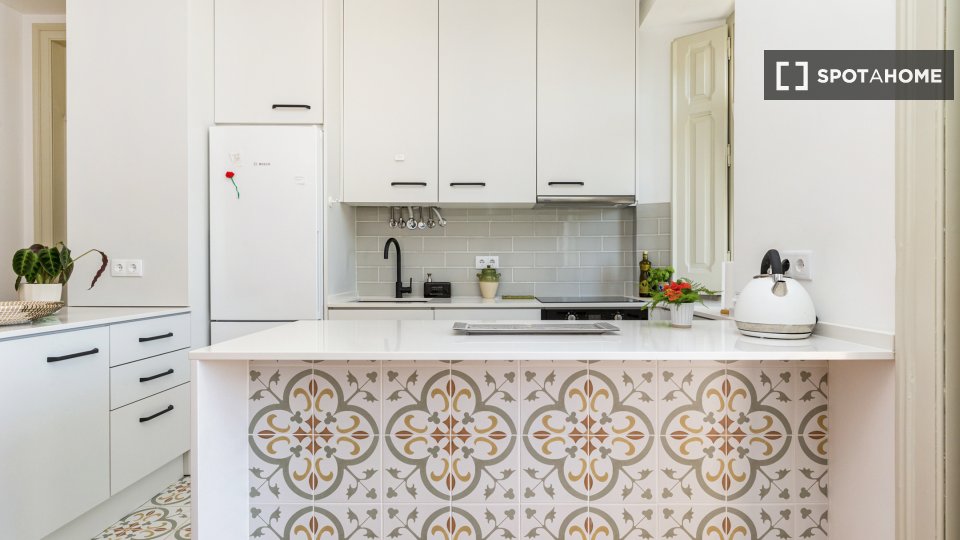 Apartment Lisbon, 2 beds, 105m² — photo 5