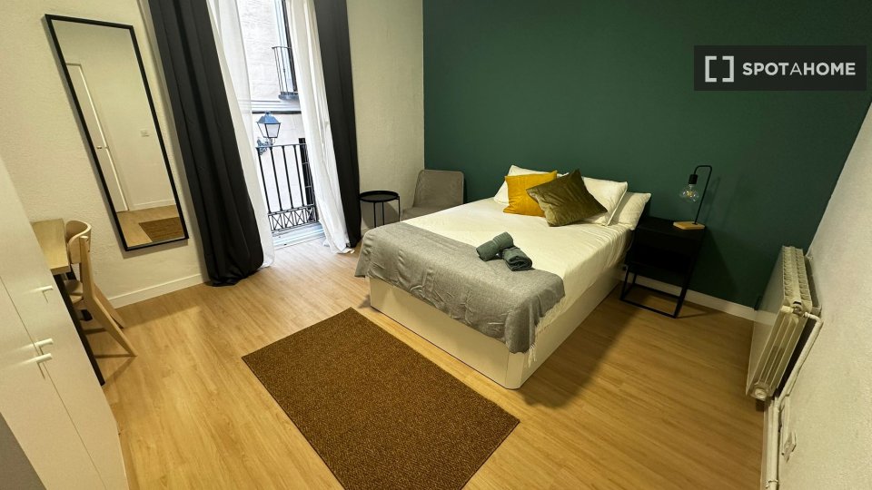 Double room Madrid, 7 beds, 160m² — photo 2