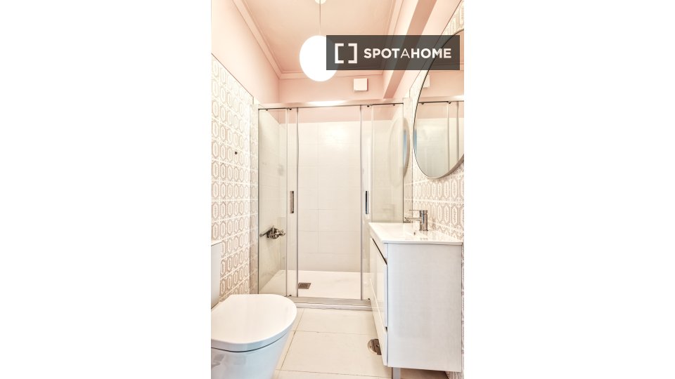Double room Lisbon, 5 beds — photo 46