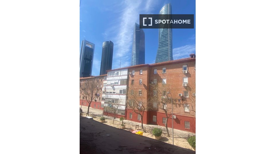 Double room Madrid, 3 beds — photo 8