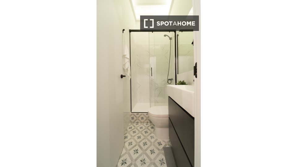 Double room Barcelona, 9 beds, 200m² — photo 1