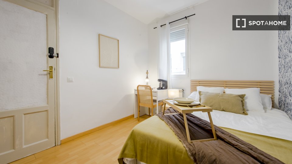 Double room Madrid, 4 beds, 70m² — photo 12
