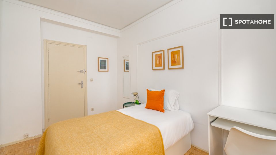 Double room Madrid, 5 beds — photo 31