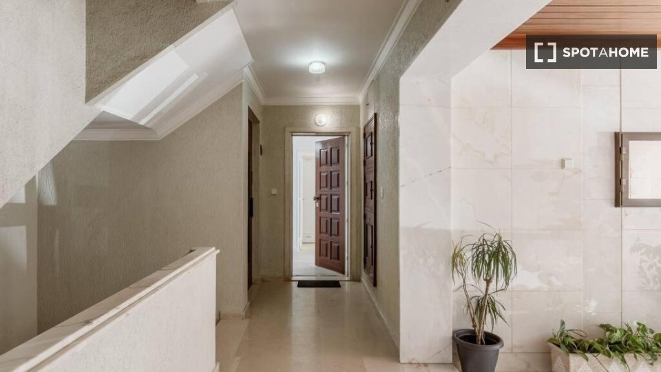 Apartment Lisbon, 3 beds, 130m² — photo 2