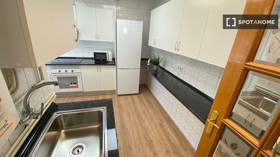 Double room Madrid, 4 beds — photo 13
