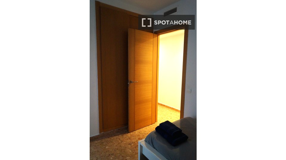 Double room Valencia, 3 beds — photo 11