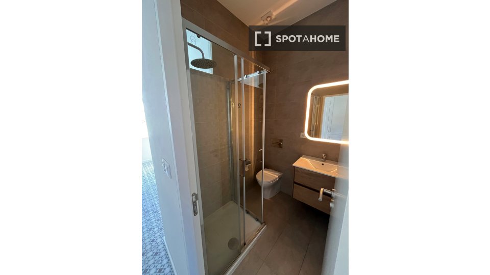Apartment Lisbon, 1 bed, 72m² — photo 10