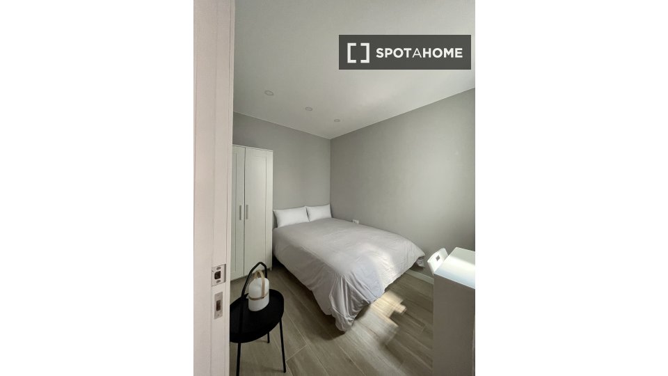 Double room Barcelona, 4 beds, 80m² — photo 19