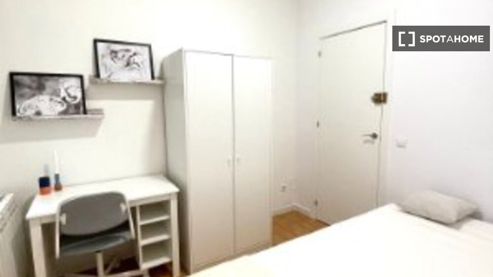 Double room Madrid, 4 beds — photo 19