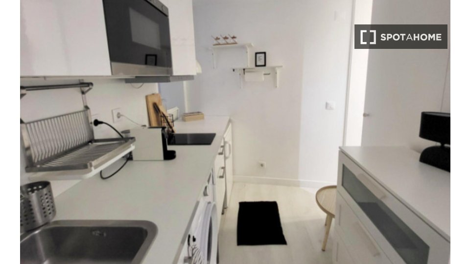 Apartment Lisbon, 1 bed, 32m² — photo 2