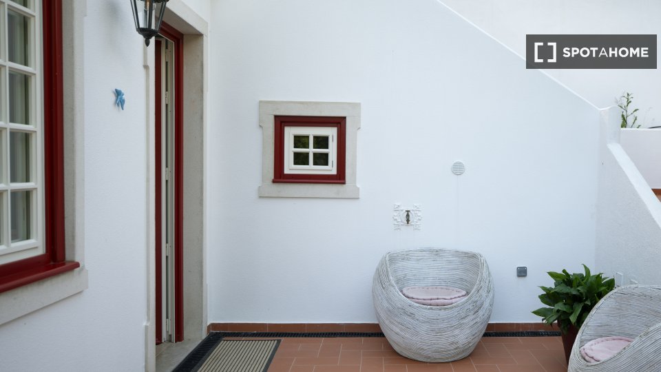 Apartment Lisbon, 2 beds, 85m² — photo 13