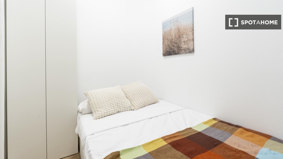 Double room Madrid, 5 beds — photo 2