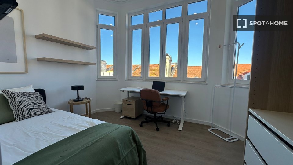 Double room Lisbon, 6 beds, 160m² — photo 11