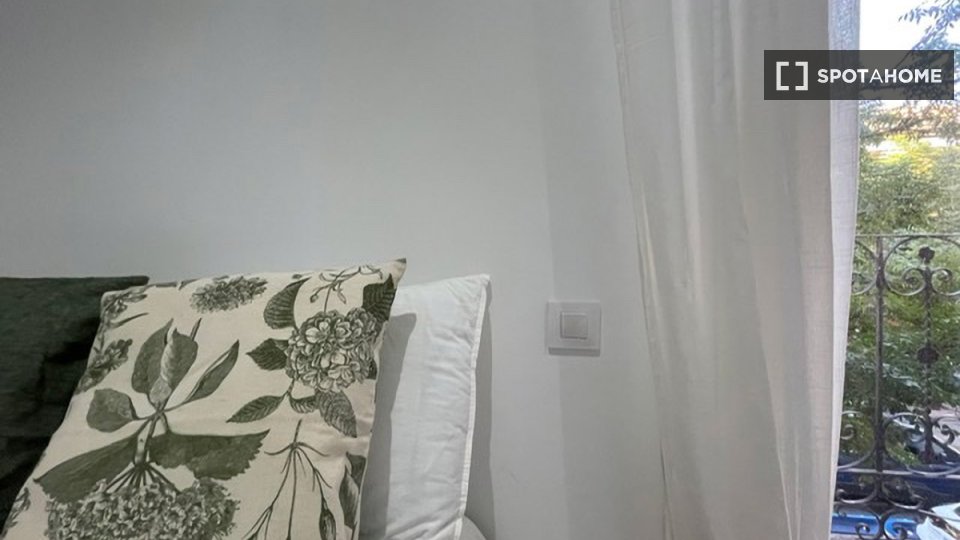 Double room Madrid, 12 beds — photo 8