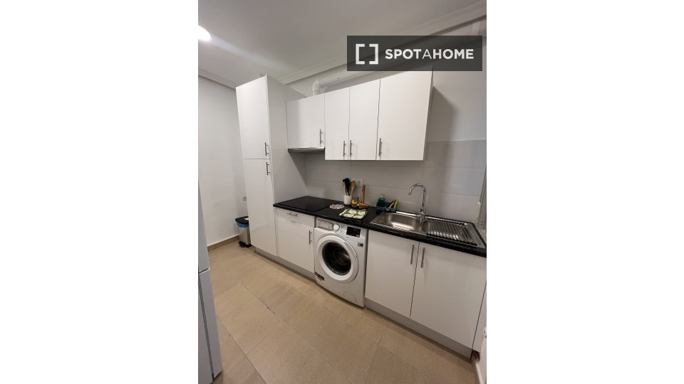 Double room Madrid, 8 beds, 275m² — photo 21