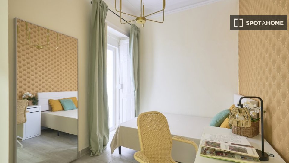 Double room Lisbon, 5 beds — photo 4