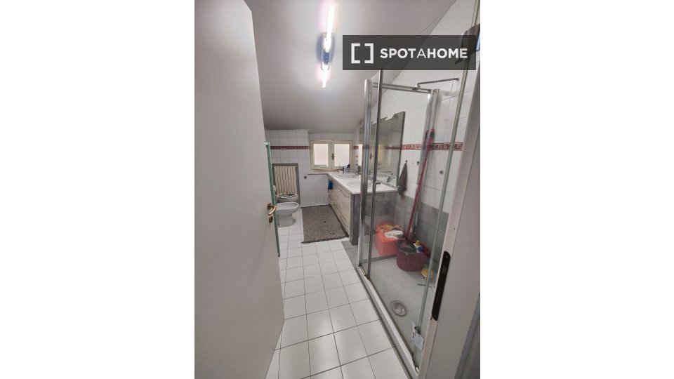 Double room Bologna, 2 beds — photo 9