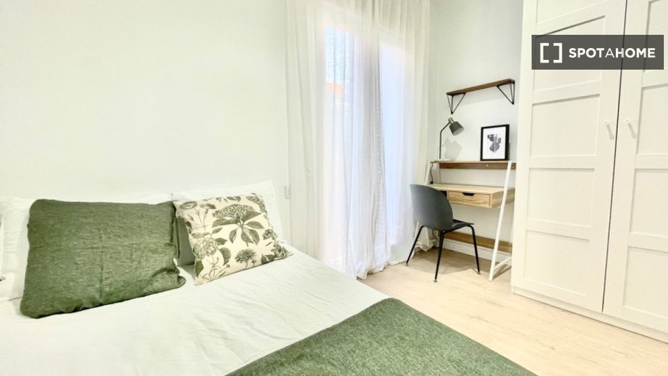 Double room Madrid, 12 beds — photo 22