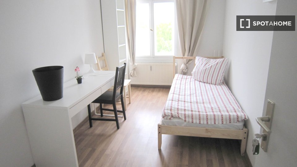 Double room Berlin, 3 beds, 43m² — photo 5