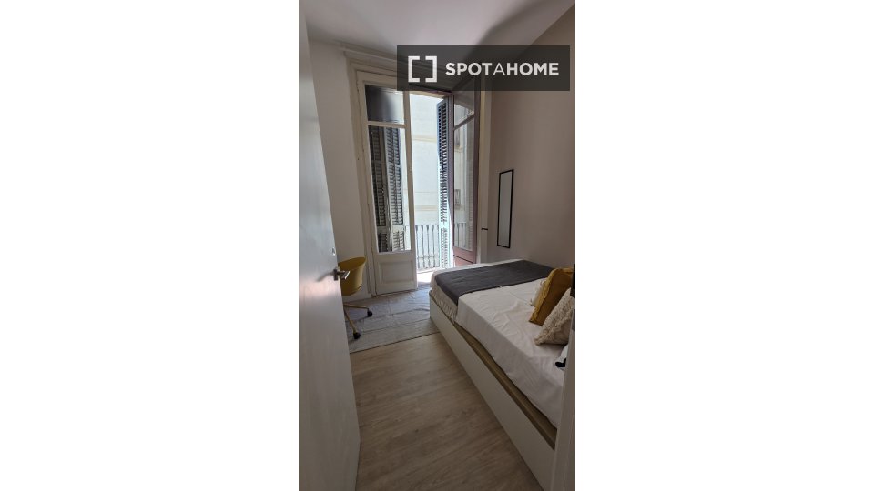 Double room Barcelona, 10 beds, 210m² — photo 17