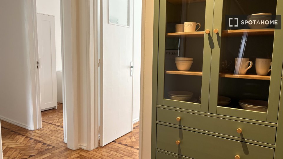Double room Lisbon, 3 beds, 60m² — photo 4