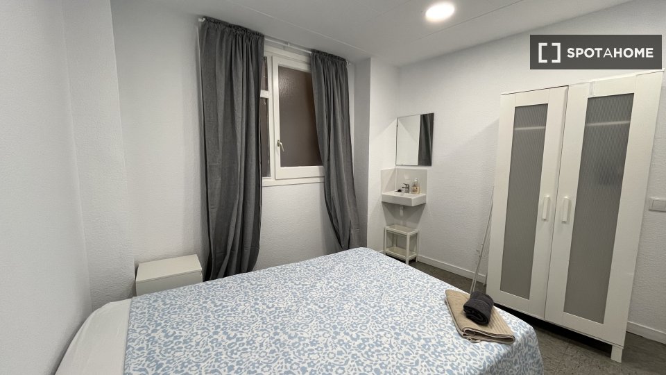 Double room Barcelona, 13 beds, 290m² — photo 18