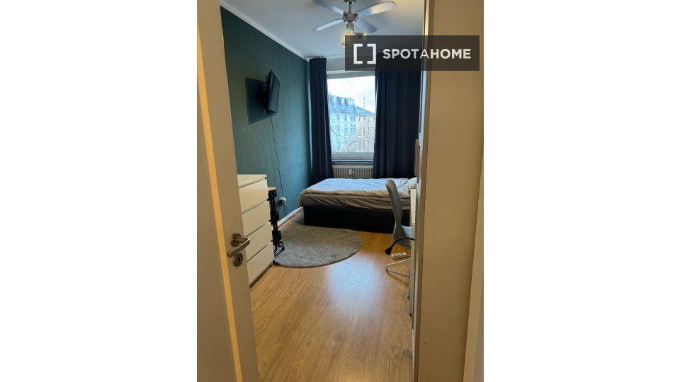 Double room Frankfurt, 2 beds, 15m² — photo 6