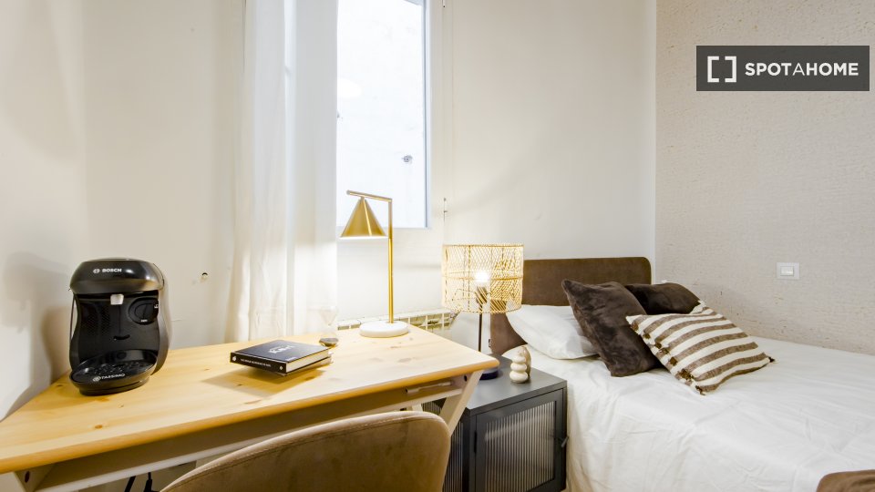 Double room Madrid, 4 beds, 70m² — photo 2