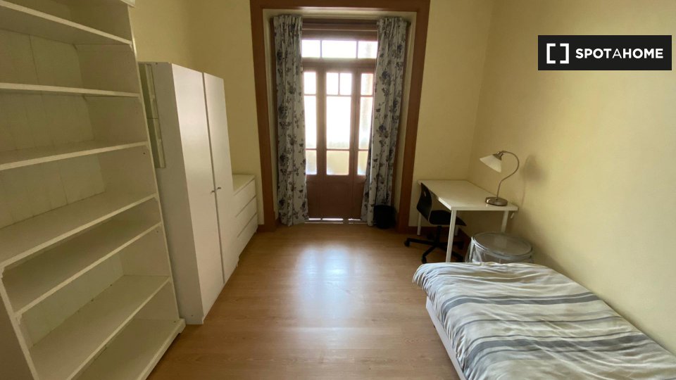 Double room Lisbon, 4 beds — photo 1