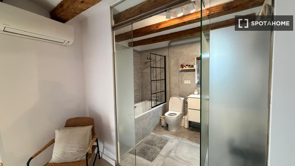 Apartment Barcelona, 1 bed, 98m² — photo 10