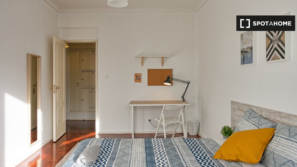 Double room Lisbon, 5 beds — photo 5