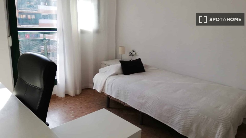 Double room Valencia, 3 beds — photo 1