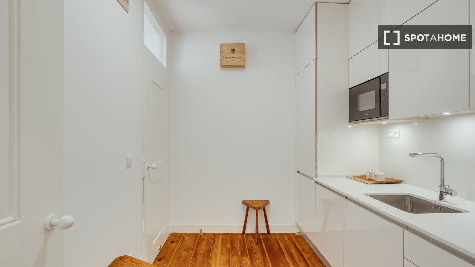 Apartment Lisbon, 1 bed, 65m² — photo 16