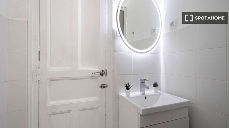 Double room Madrid, 8 beds — photo 11