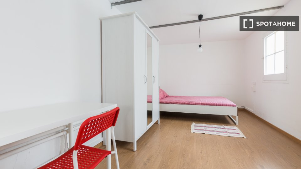 Double room Barcelona, 9 beds, 175m² — photo 11