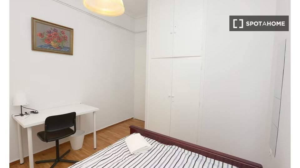 Double room Athens, 3 beds — photo 3