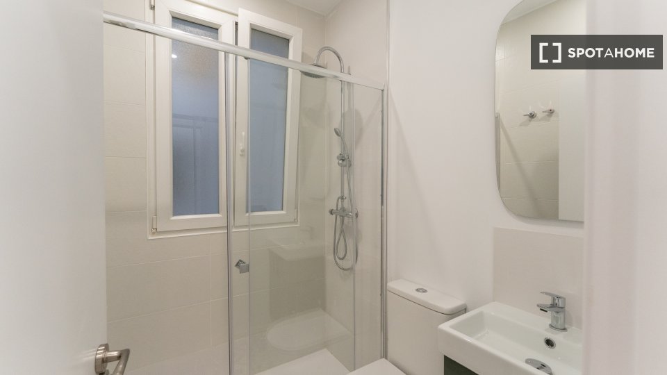Double room Madrid, 4 beds — photo 19