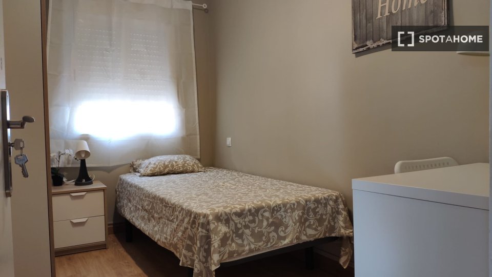 Habitación en piso compartido en alquiler en Numancia, Madrid