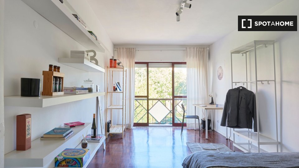 Double room Lisbon, 2 beds — photo 11