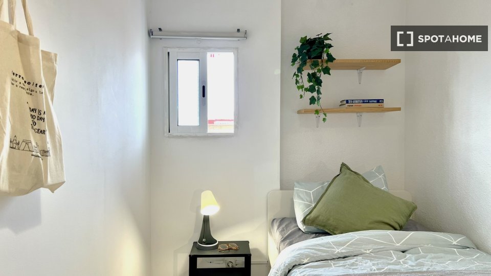 Double room Madrid, 5 beds, 100m² — photo 28