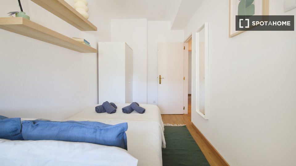 Double room Lisbon, 6 beds — photo 12