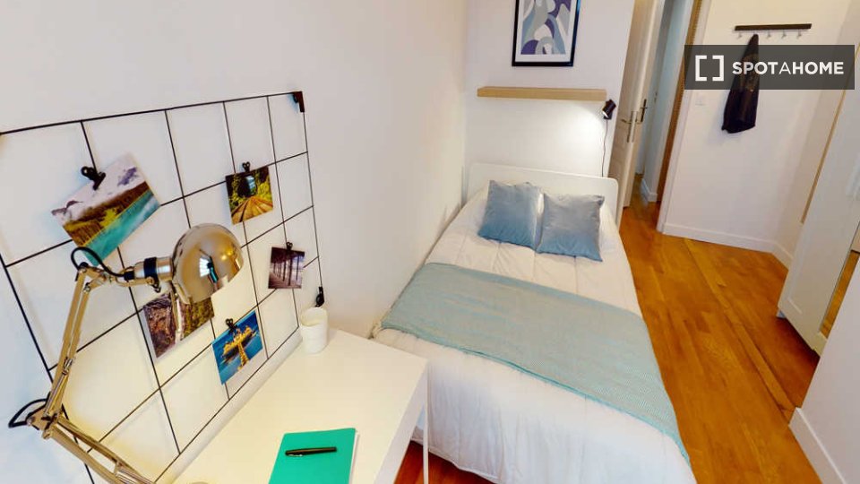Double room Lyon, 7 beds, 150m² — photo 2
